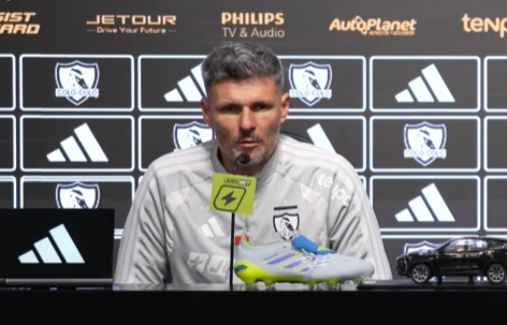 Fernando Ortiz en la conferencia de prensa de Colo Colo. (Foto: Captura)