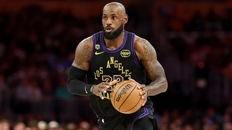 Lebron seguirá jugando.