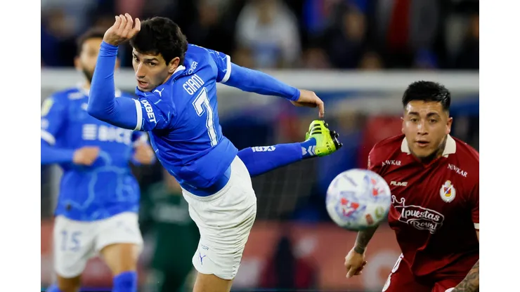 Universidad Católica recibe a Deportes La Serena en el Claro Arena.
