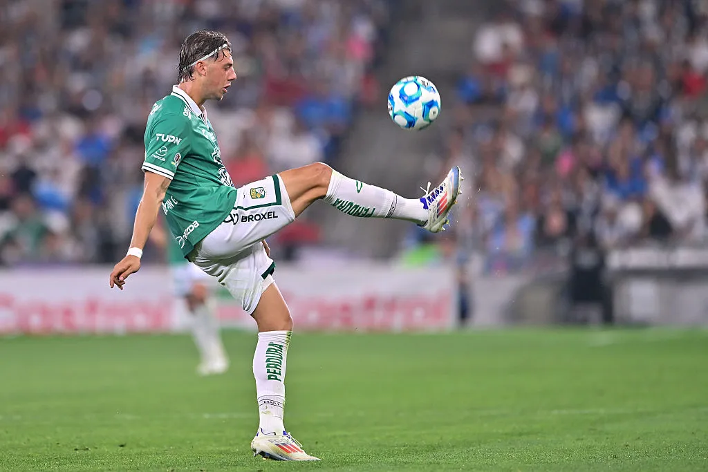 MONTERREY, MEXICO – FEBRUARY 14: Valentín Gauthier Pereira of León controls the ball during the 6th round match between Monterrey and Leon as part of the Torneo Clausura 2026 Liga MX at BBVA Stadium on February 14, 2026 in Monterrey, Mexico. (Photo by Azael Rodriguez/Getty Images)