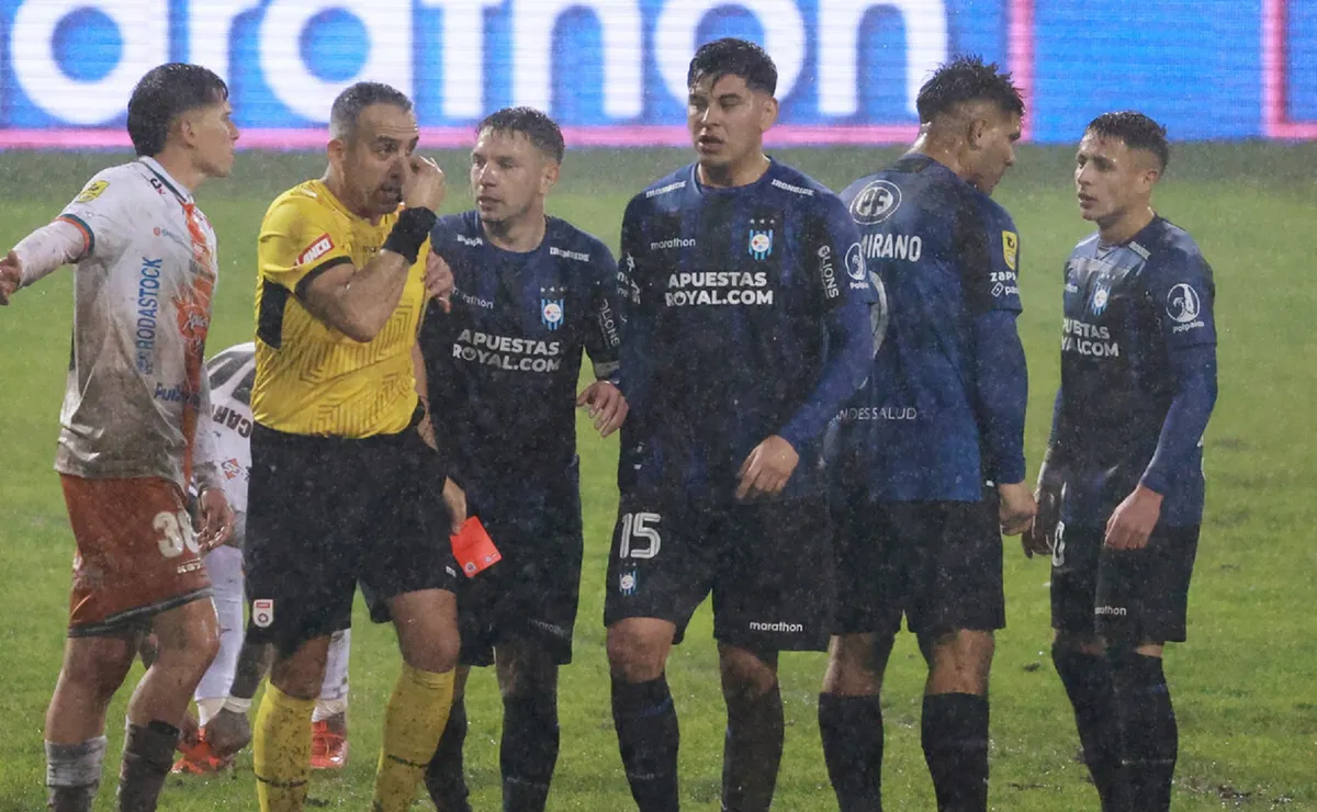 Lapidario informe de Héctor Jona tras duro cruce con jugador de Huachipato: “culpable de…”