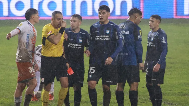 El jugador "Acerero" queda contra las cuerdas tras controversial expulsión.