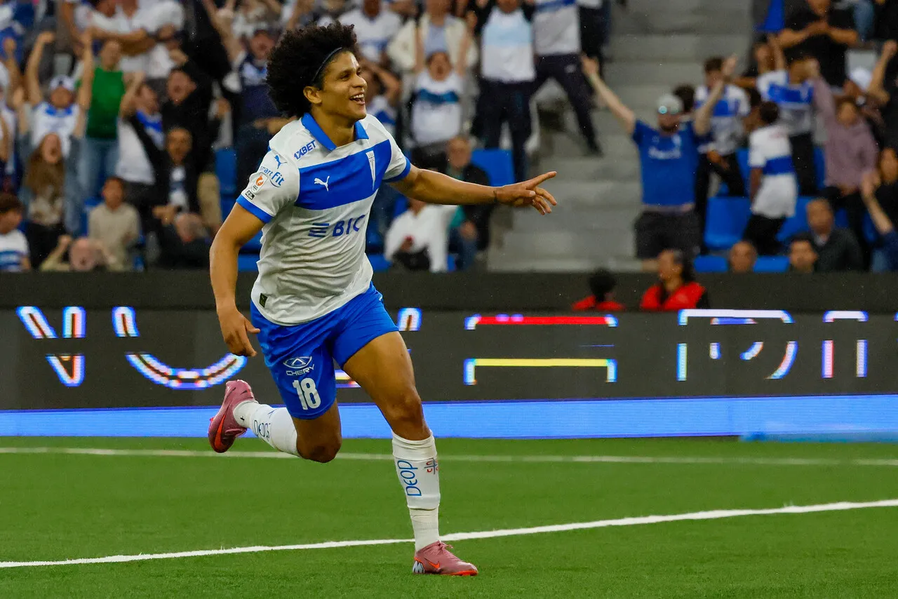 Bello podría retornar a la U | Foto: Photosporthttps://bolavip.com/cl/tema/eduard-bello