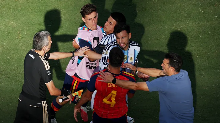 Leandro Paredes se expone a una severa pena de la FIFA.