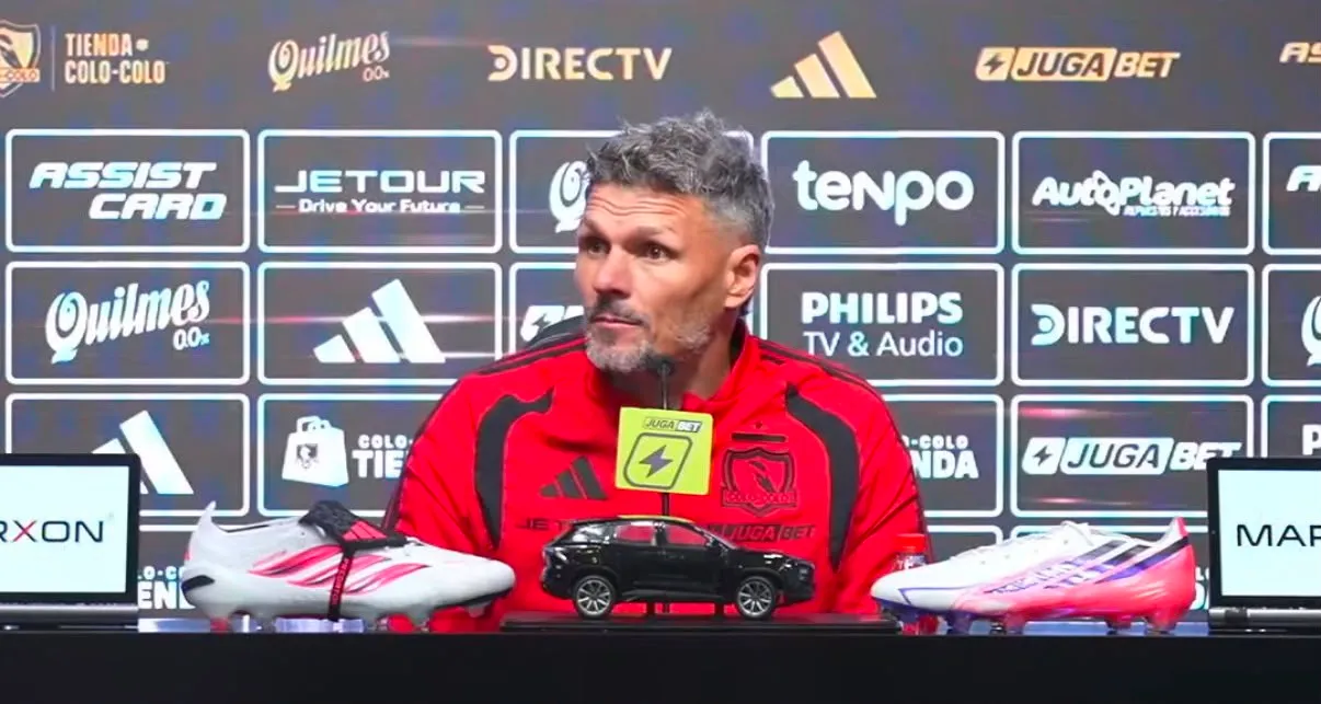 Fernando Ortiz en la conferencia de prensa de Colo Colo. (Foto: Captura)