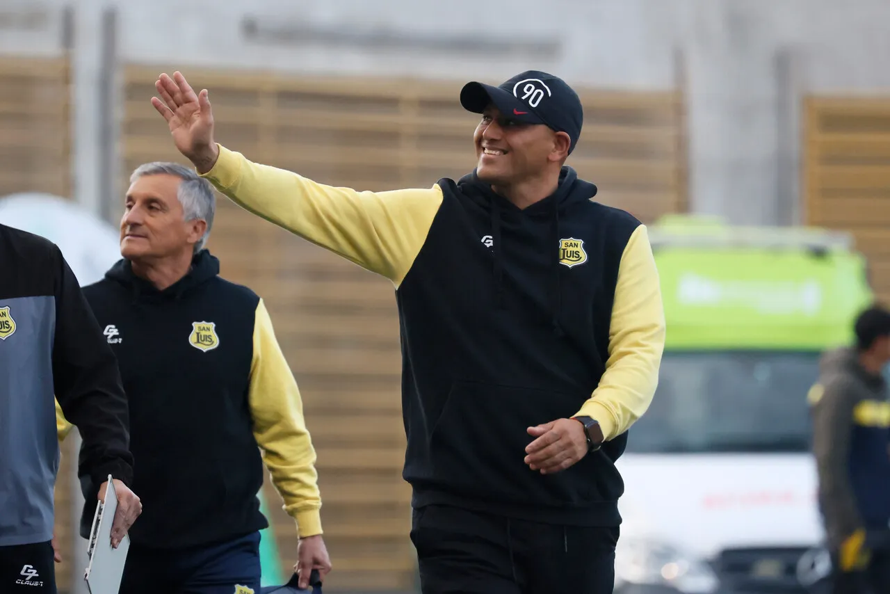 Humberto Suazo buscará seguir en racha al mando de San Luis de Quillota (Photosport).