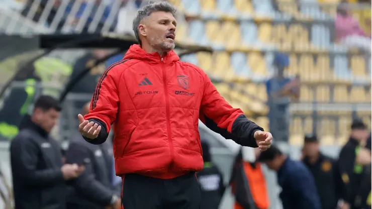 Fernando Ortiz le hace la desconocida a Vozinha en Colo Colo