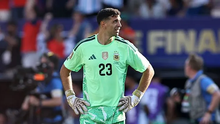 Dibu Martínez vuelve a ser rechazado en Europa. (Foto: Buda Mendes/Getty Images)