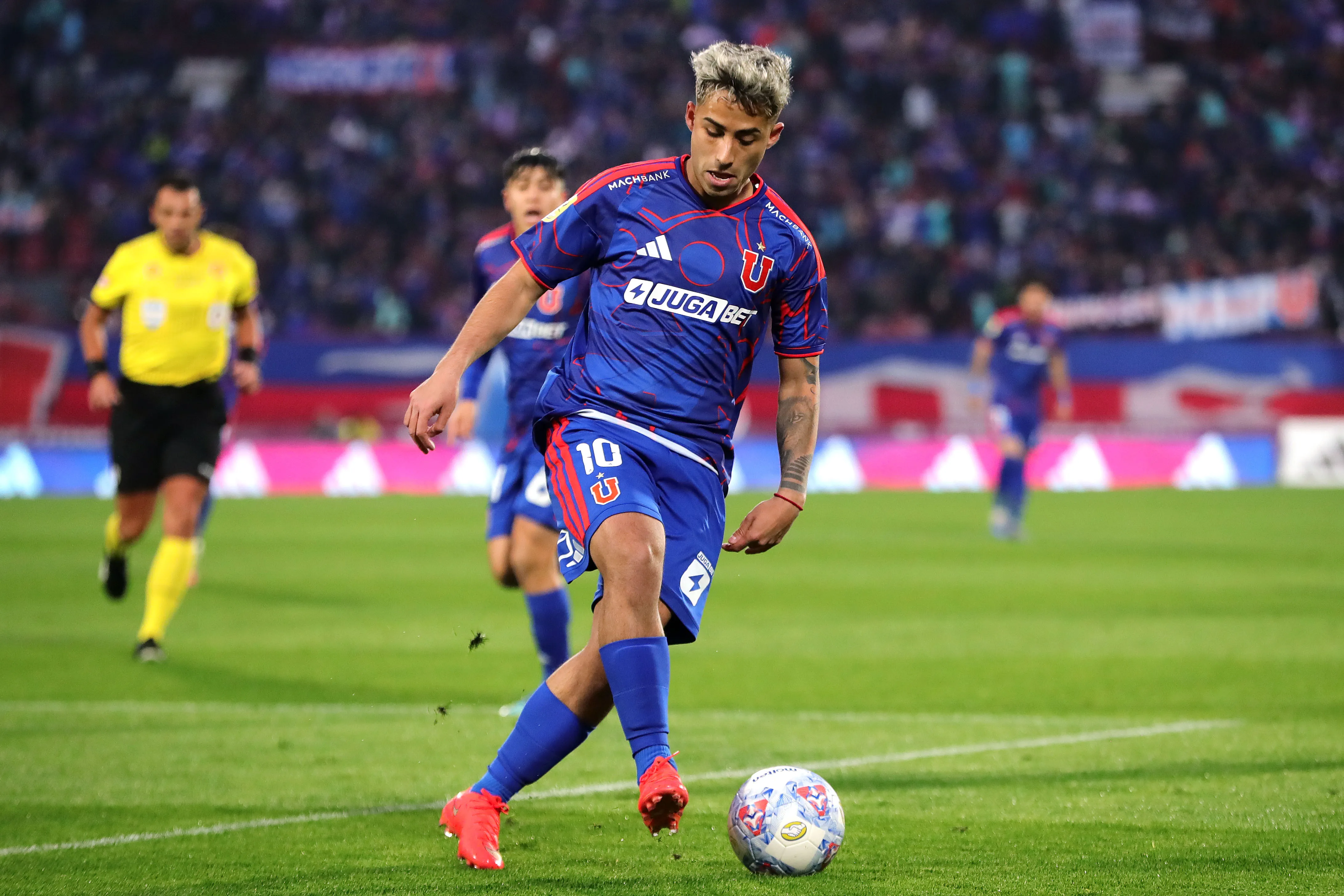 Cristián Caamaño destacó a Lucas Assadi en Universidad de Chile. (Imagen: Photosport)