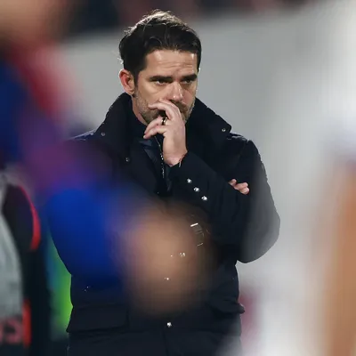 Fernando Gago cuida a tres figuras de U. de Chile vs. U. San Felipe
