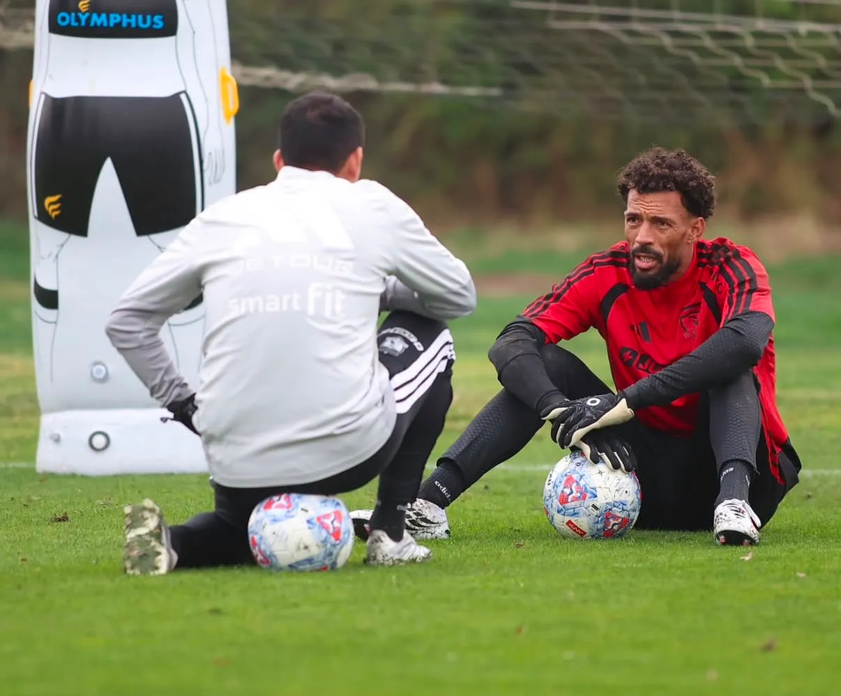 Vozinha lleva tres entrenamientos en Colo Colo. (Foto: @colocolooficial)