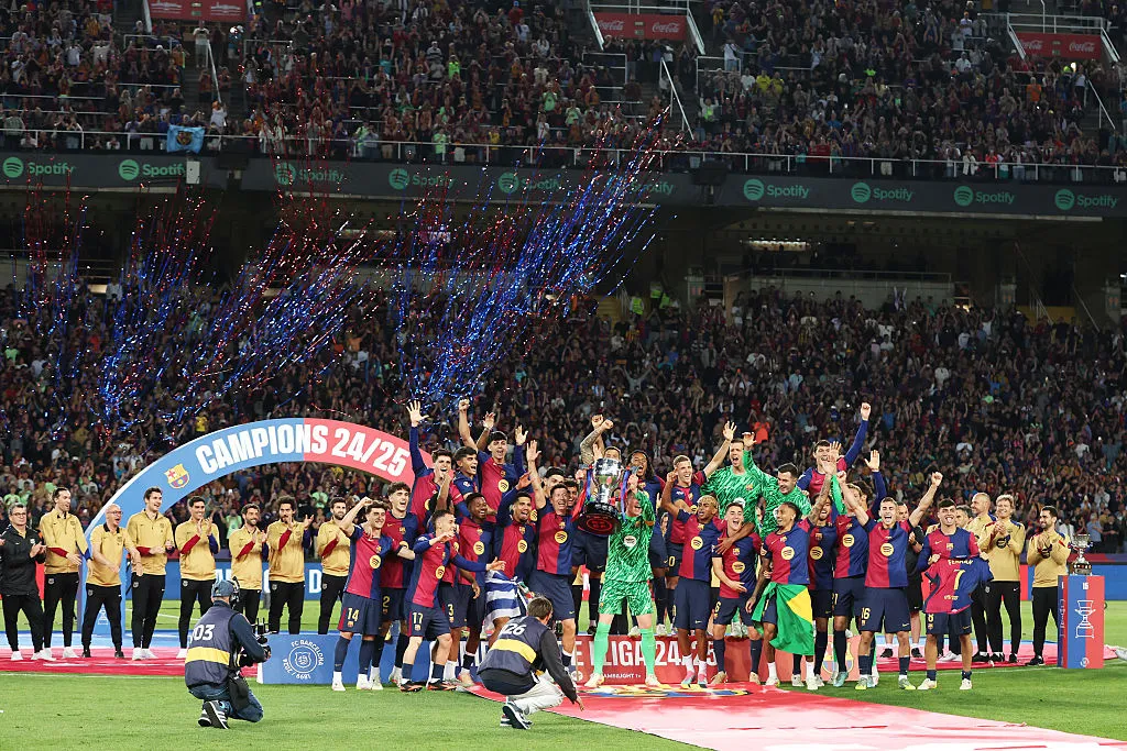 Barcelona levantó el trofeo de campeón la temporada 2025-2026 (Photo by Florencia Tan Jun/Getty Images)