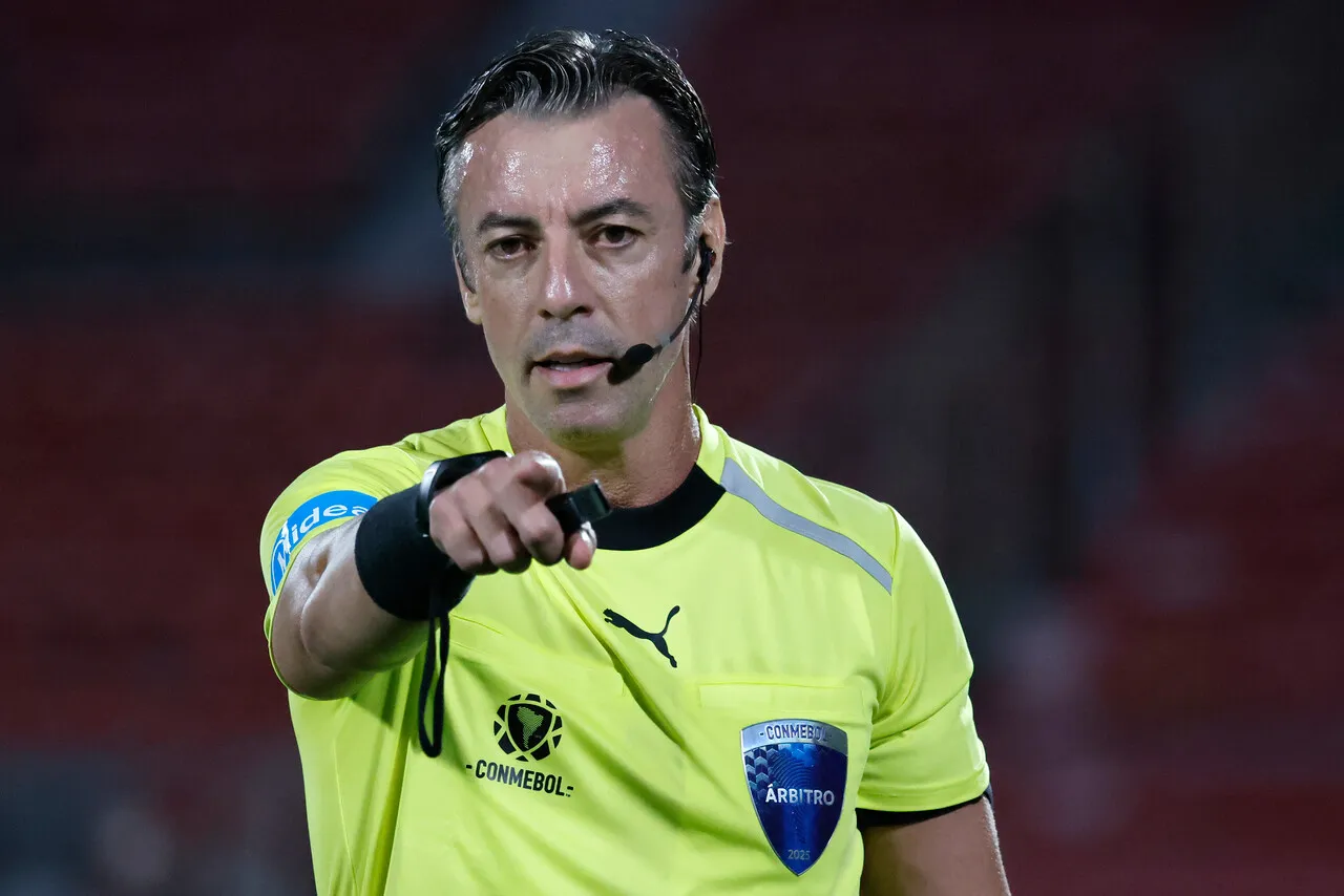 Claus será el árbitro del partido de ida | Foto: Photosport