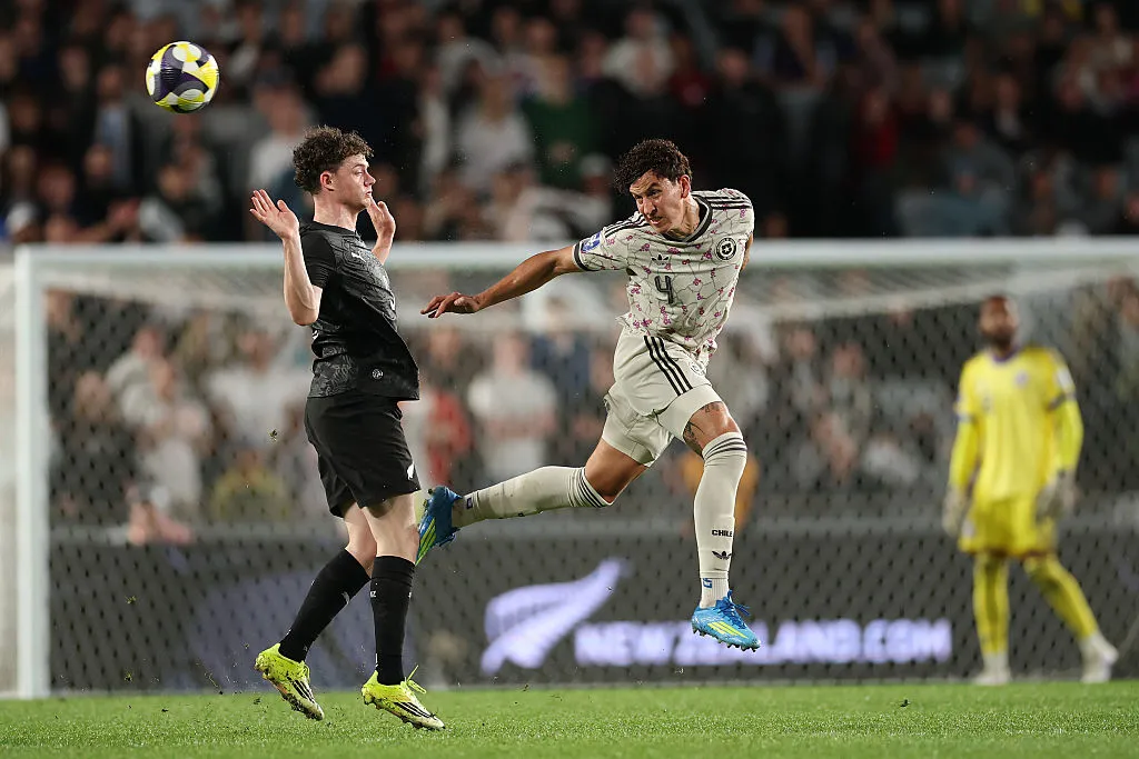 AUCKLAND, NEW ZEALAND – MARCH 30: Igor Lichnovsky of Chile and Jesse Randall of New Zealand compete for the ball during the FIFA Series match between New Zealand All Whites and Chile at Eden Park on March 30, 2026 in Auckland, New Zealand. (Photo by Phil Walter/Getty Images)