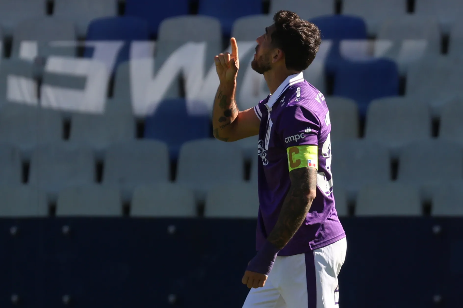 Joaquín Larrivey le dio el triunfo a Deportes Concepción. (Foto: Eduardo Fortes/Photosport)