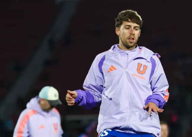 Tobías Reinhart debutó como titular en la U ante Palestino (Facebook U de Chile).