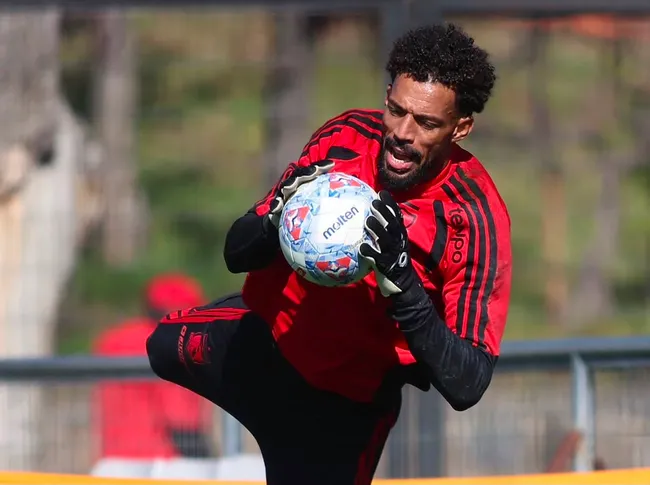 Vozinha tendrá que trabajar en doble turno. (Foto: Colo Colo)