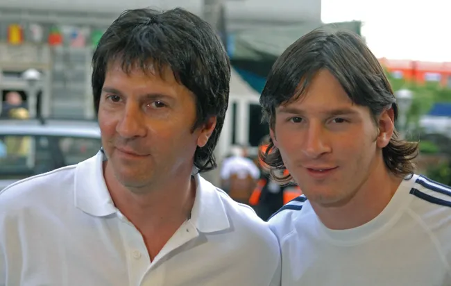Jorge Messi junto a su hijo Lionel (Gentileza agencia Imago).