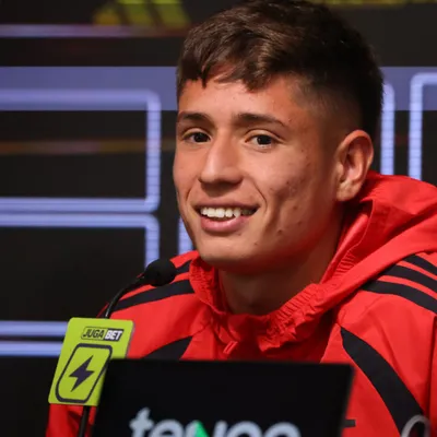 Iván Román fue presentado en Colo Colo y le echó picante al Superclásico: "Oveja negra..."