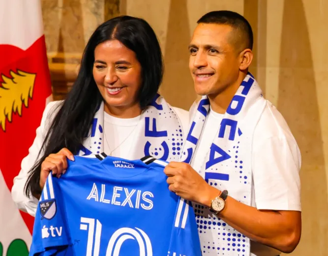 Alexis Sánchez junto a la alcaldesa Soraya Martínez (@cfmontreal).