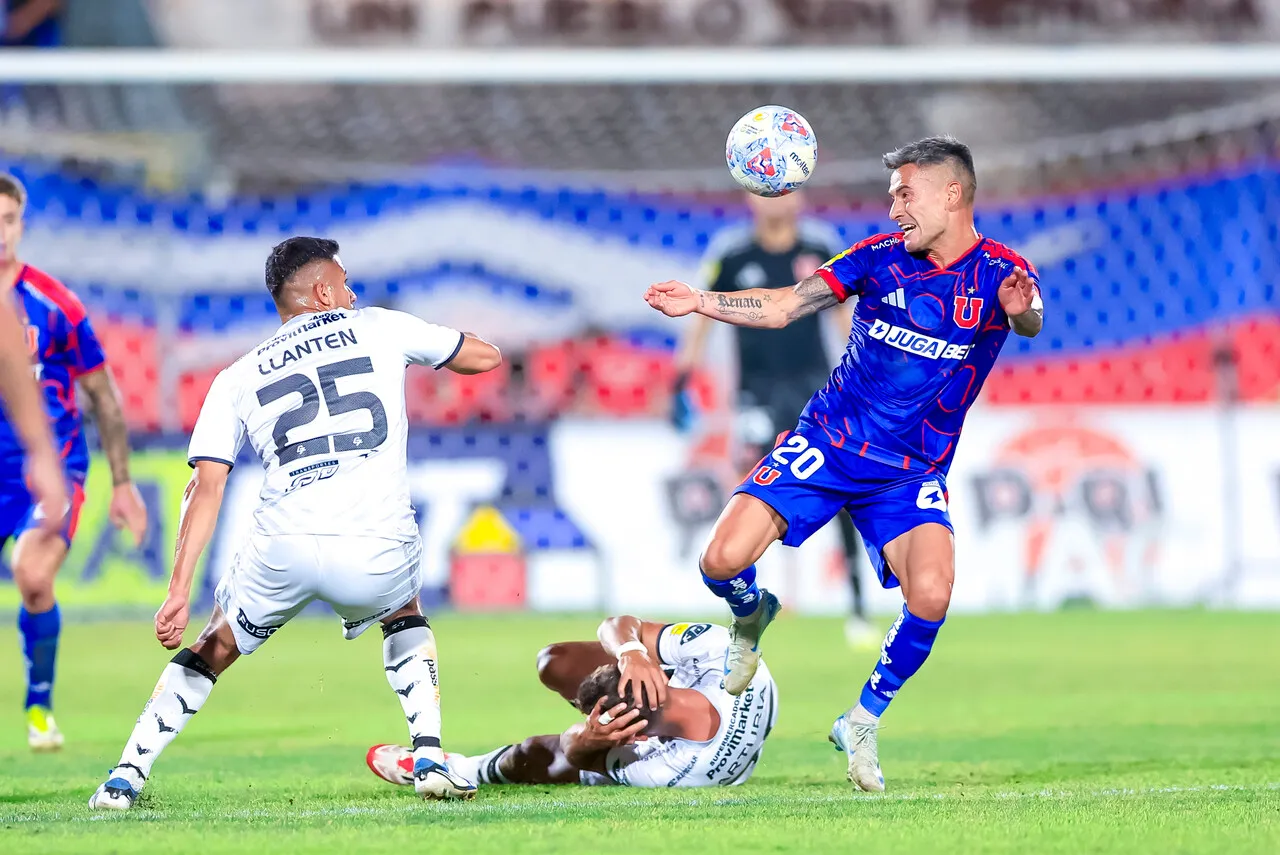 En la primera rueda, la U y Limache igualaron 2-2 en el Estadio Nacional (Photosport).