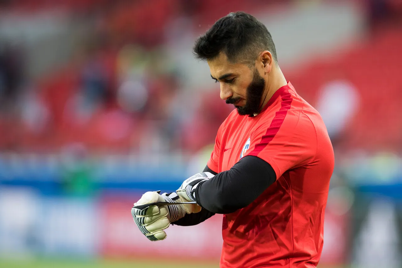 Johnny Herrera defendió a la selección chilena en diferentes etapas de su carrera. Fue suplente en Brasil 2014 (Photosport).