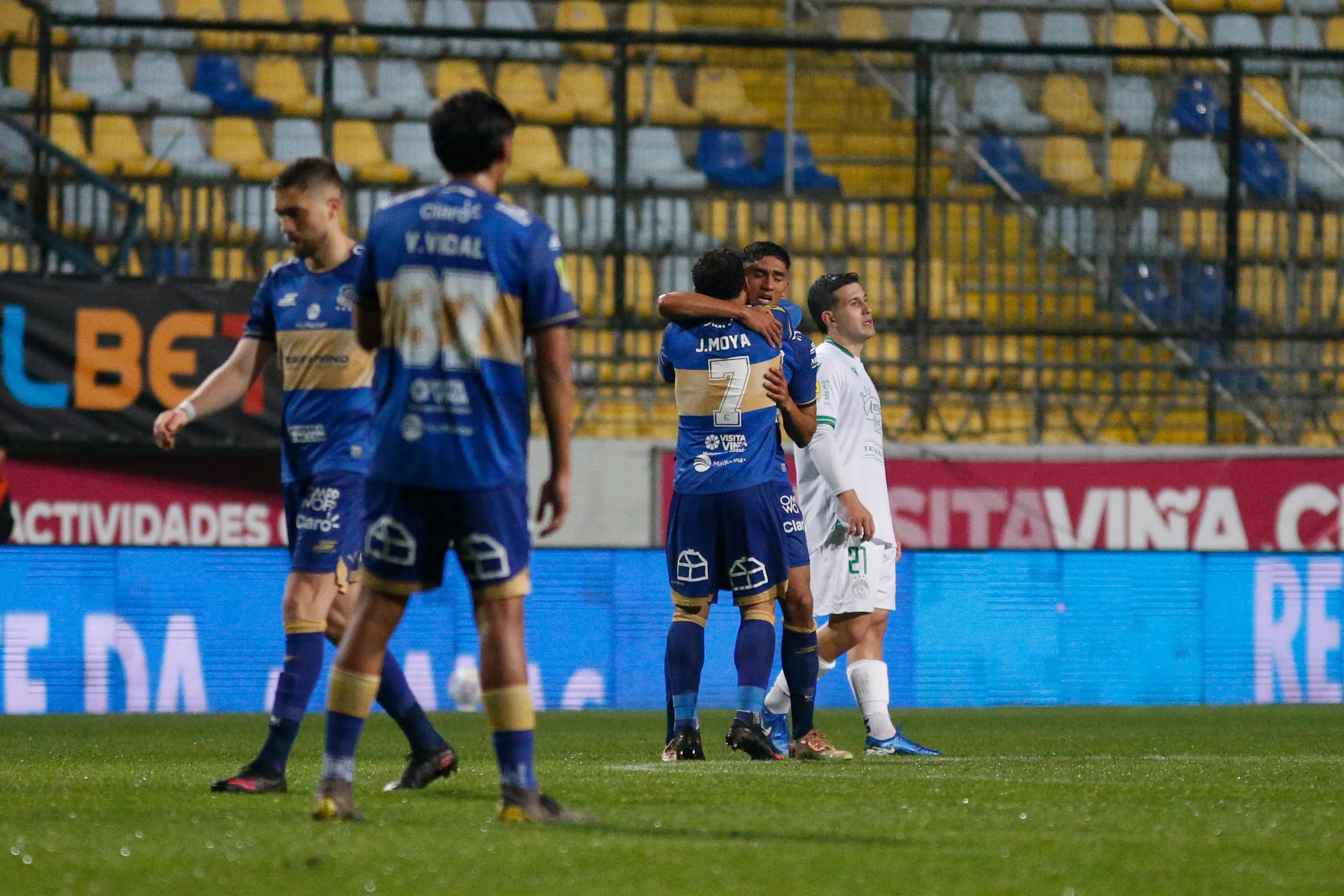 Emiliano Ramos le dio el empate a Everton ante Audax Italiano. (Foto: Manuel Lema/Photosport)