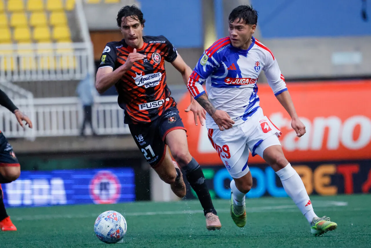 Barrera se gana los elogios de Pizarro | Foto: Photosport