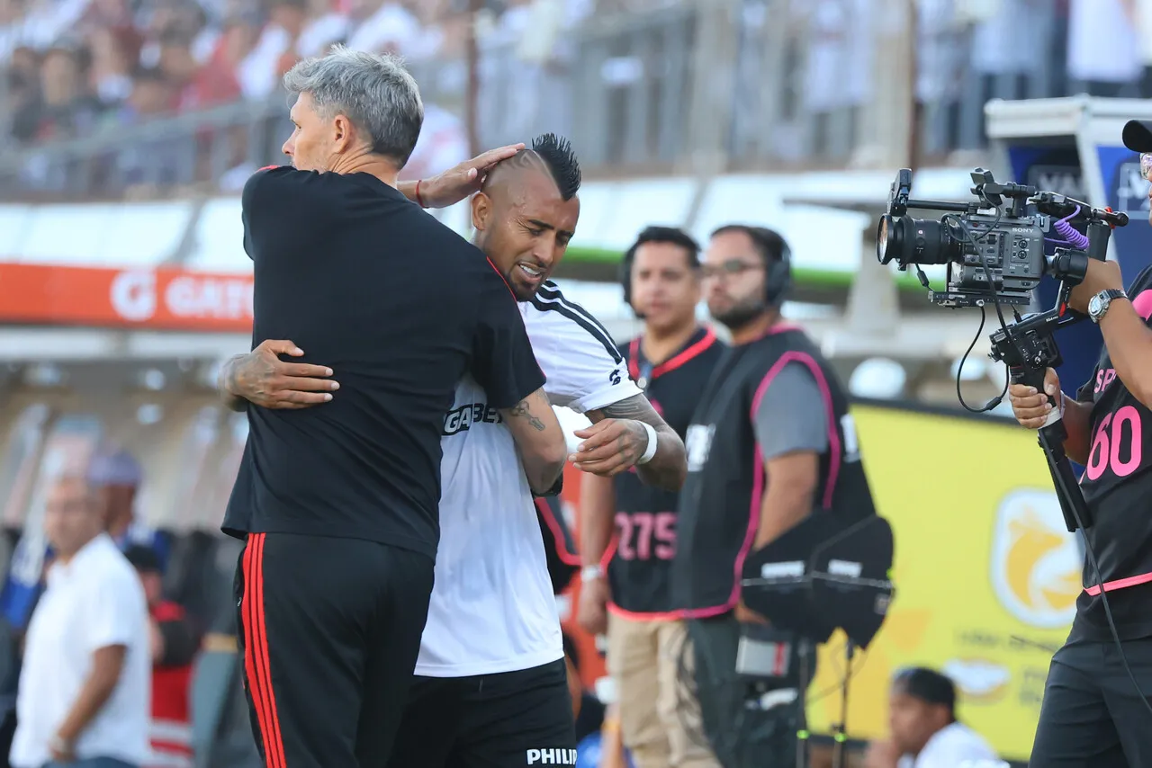 Vidal no entendió el cambio de Ortiz | Foto: Photosport