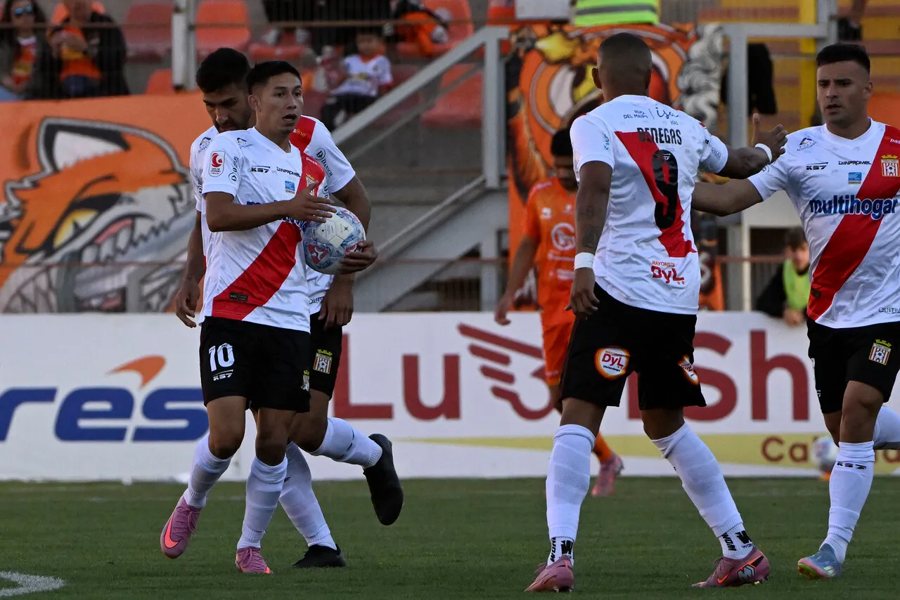 Duro golpe para Curicó Unido en Primera B (Photosport).