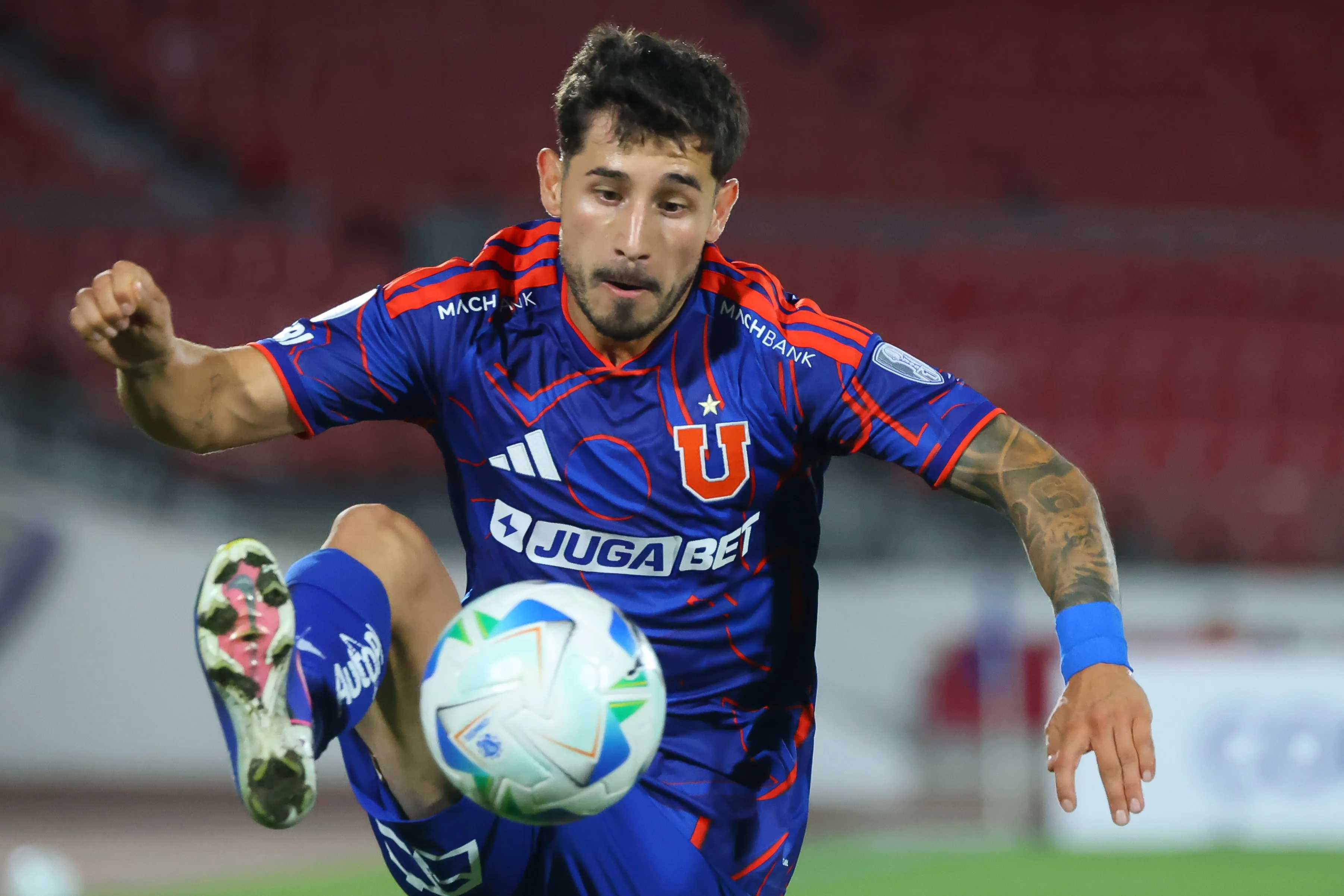 Nicolás Fernández puede ser baja en Universidad de Chile contra Colo Colo. (Imagen: Photosport)