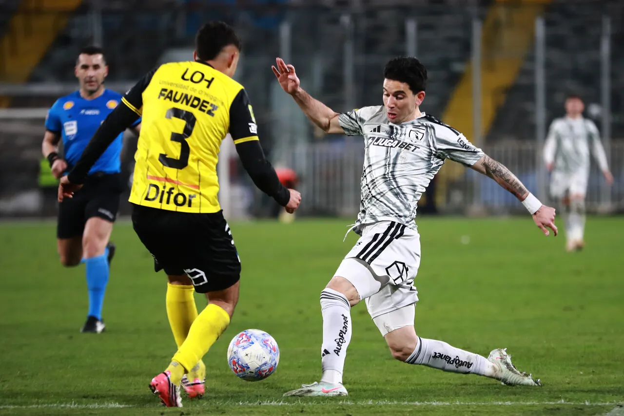 Lautaro Pastrán formó parte del once estelar en la práctica de Colo Colo (Photosport).