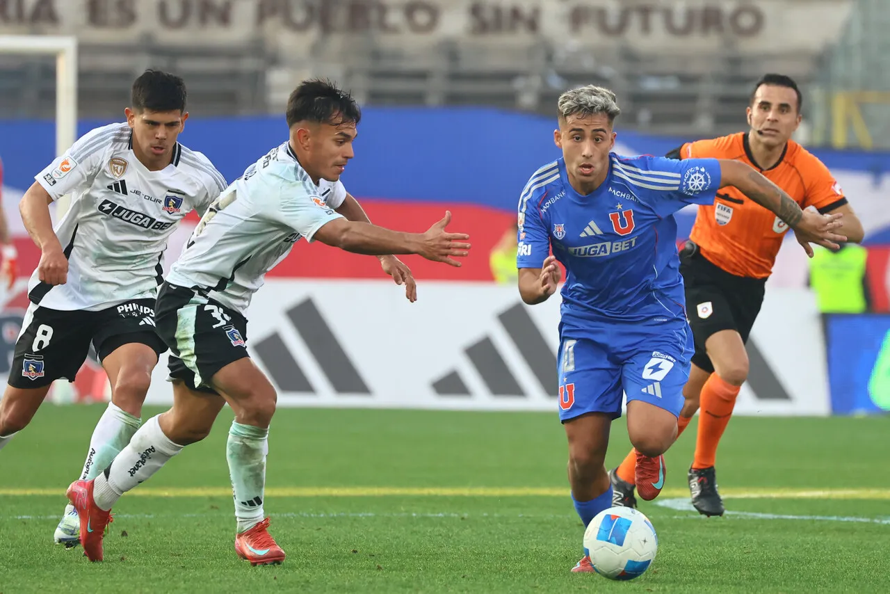 La presencia de Lucas Assadi en el Superclásico sigue en duda (Photosport).