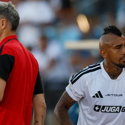 Ortiz repasa a Vidal en Colo Colo: "Quizás tiene su bola de cristal"