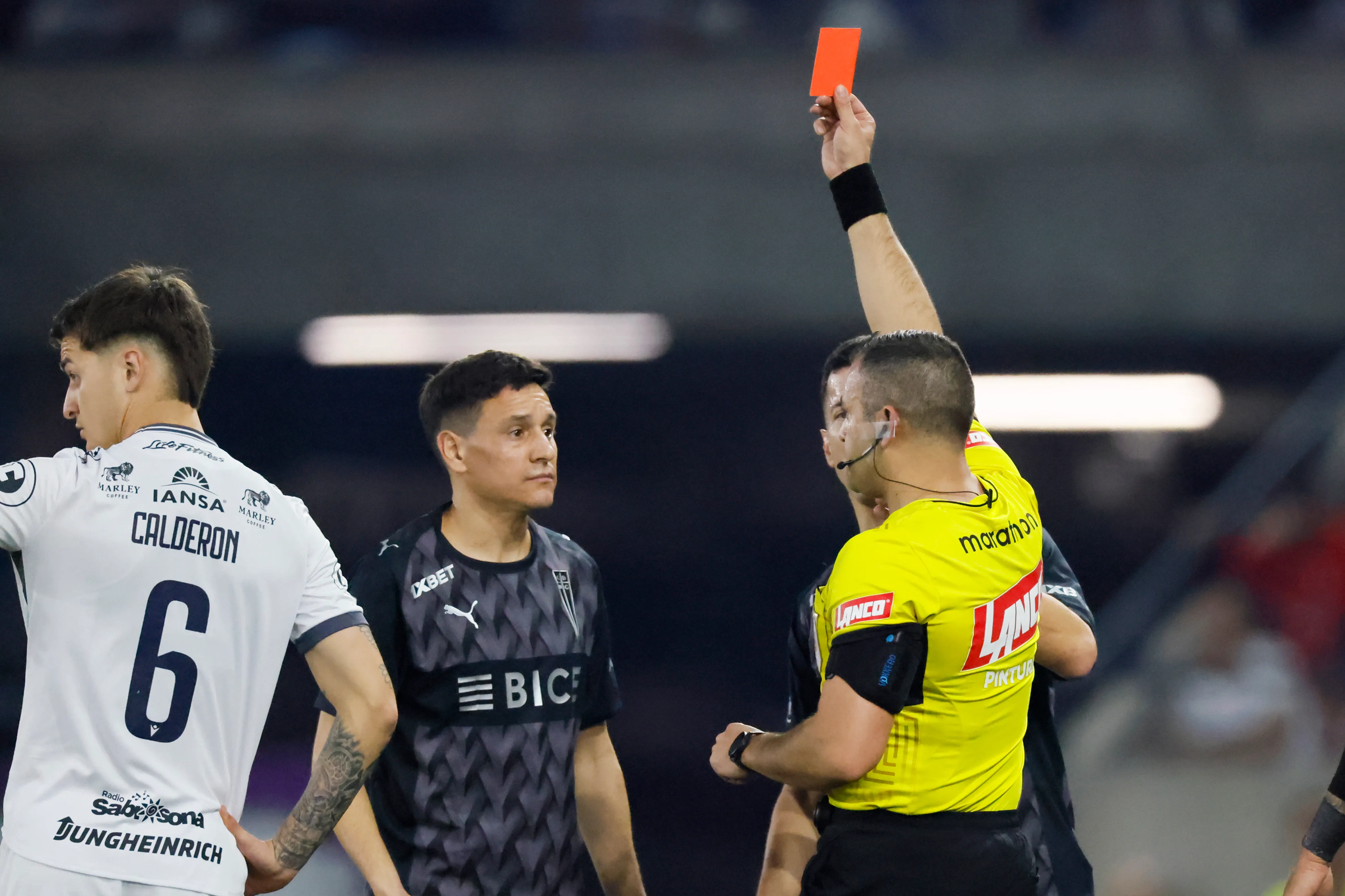 Fernando Zuqui fue cuestionado por los fanáticos de Universidad Católica. (Imagen: Photosport)
