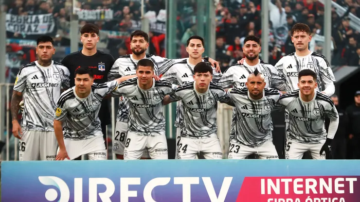 Colo Colo se mide contra Universidad de Chile.