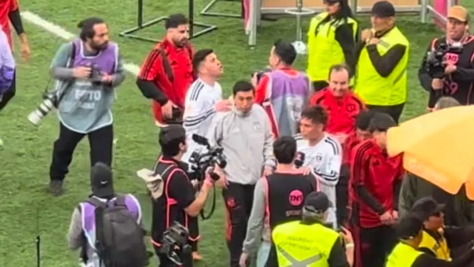 Víctor Felipe Méndez insultó a los hinchas de Universidad de Chile tras el Superclásico. (Foto: AS Chile)