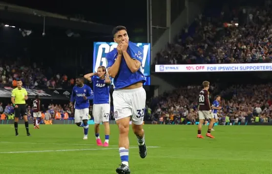 Partidazo de Marcelino Núñez en Inglaterra (@IpswichTown).