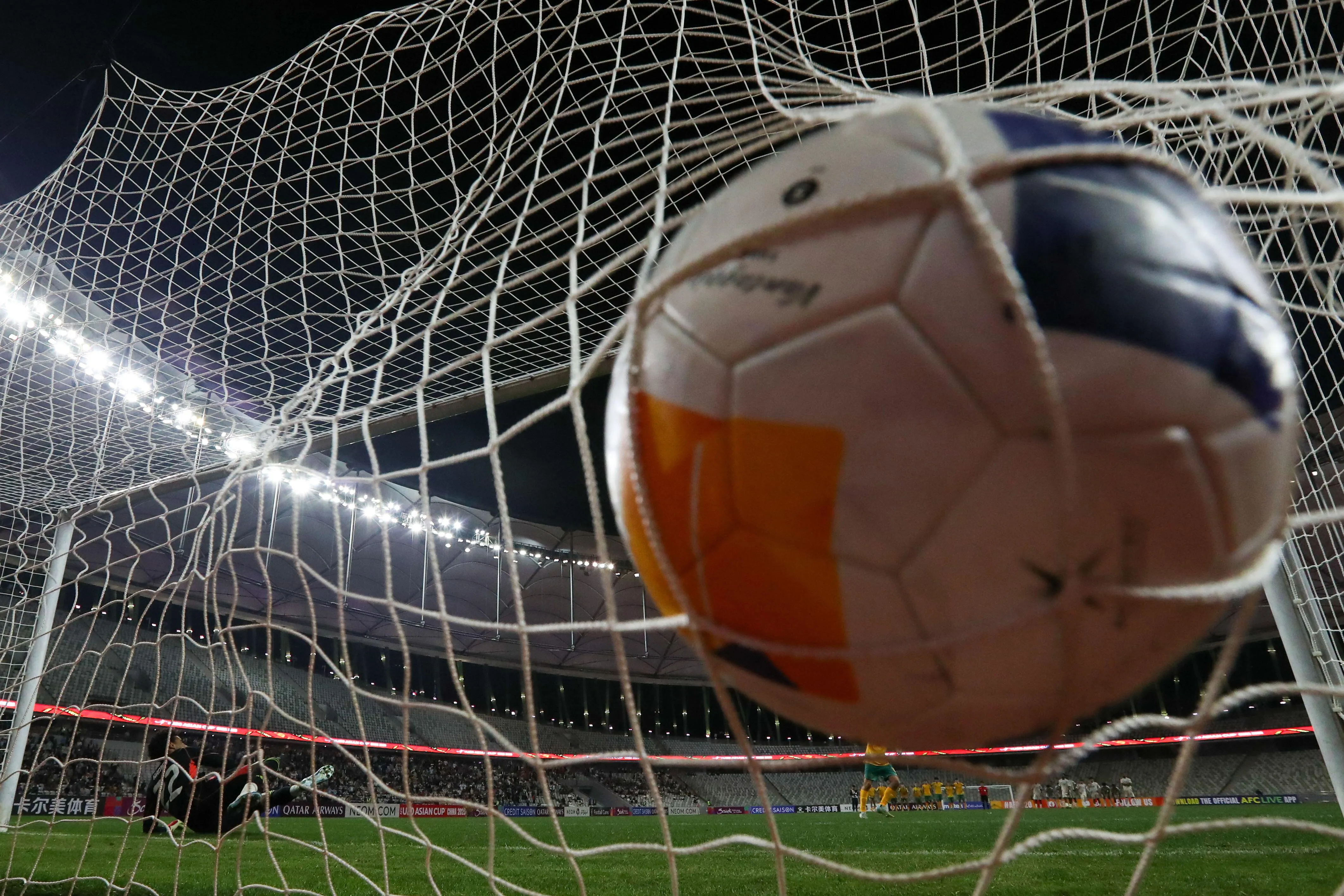 balón entrando a la portería el marcador