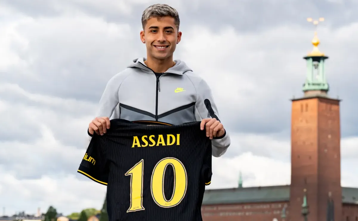 Lucas Assadi deja Universidad de Chile y es oficializado en su nuevo club: “Bienvenido”