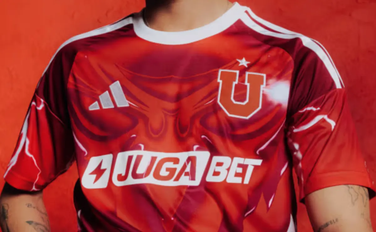 Universidad de Chile presenta nueva camiseta: roja y con un chuncho gigante en el pecho