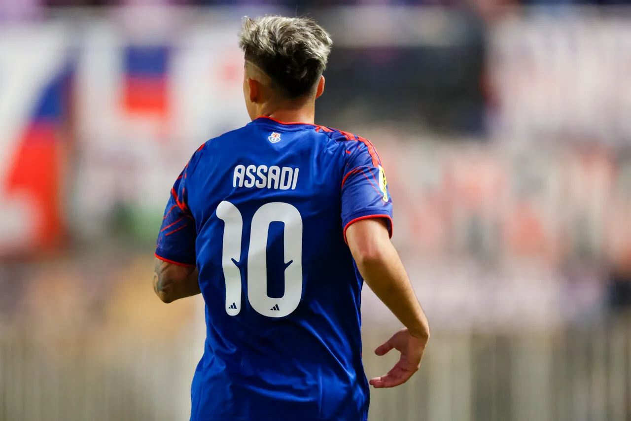 La ausencia de Assadi le costó caro a la U en el Superclásico (Photosport).