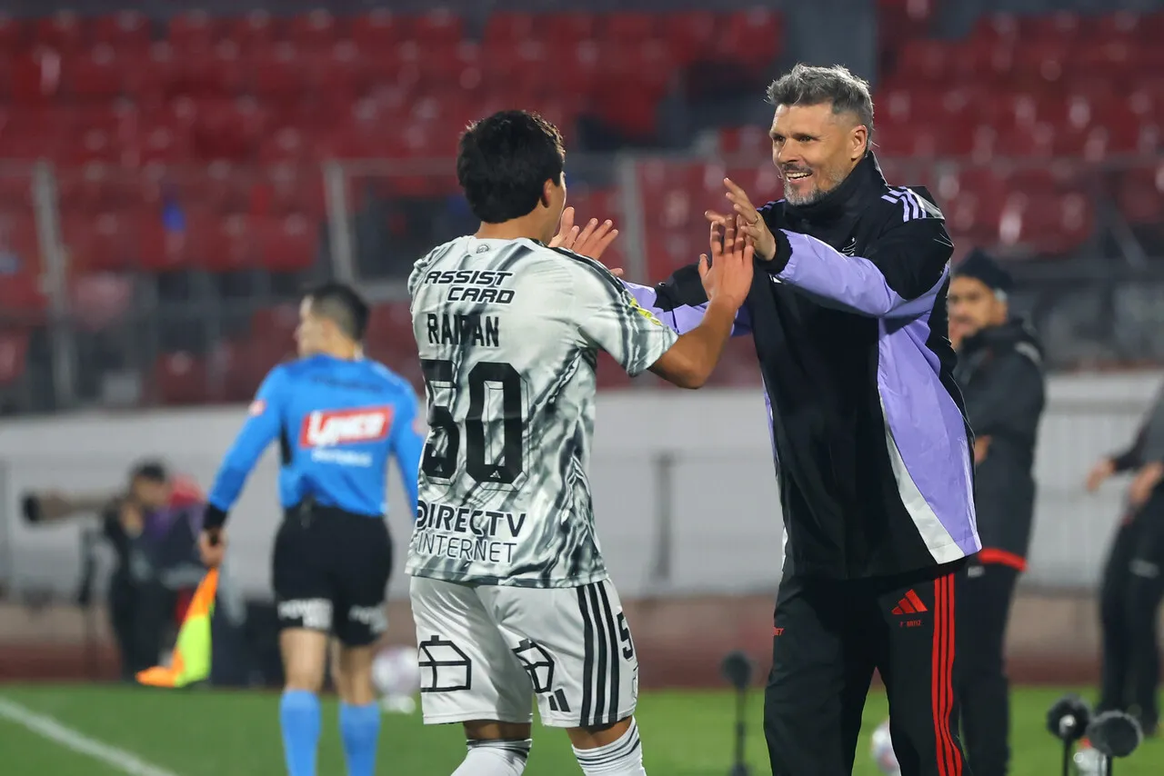 Díaz maravillado con Raipán | Foto: Photosport
