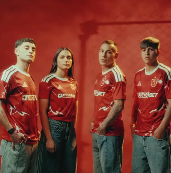 La U estrenará su nueva camiseta ante U. de Concepción | Foto: Adidas