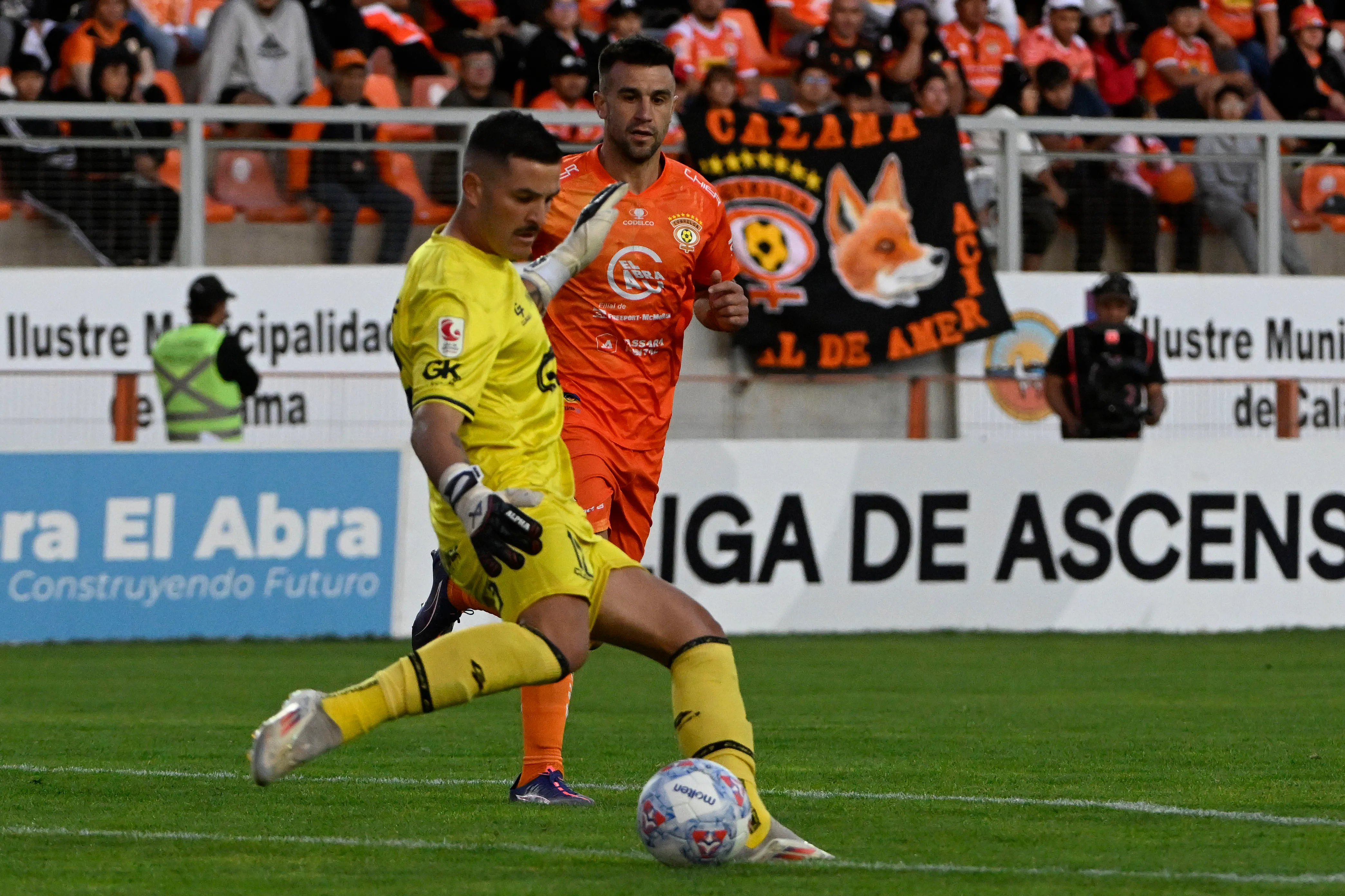 Leandro Cañete se formó en Universidad de Chile. Actualmente, defiende a U. San Felipe. (Imagen: Photosport)