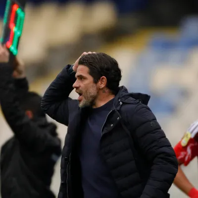 Fernando Gago dispara contra la cancha tras la caída de la U