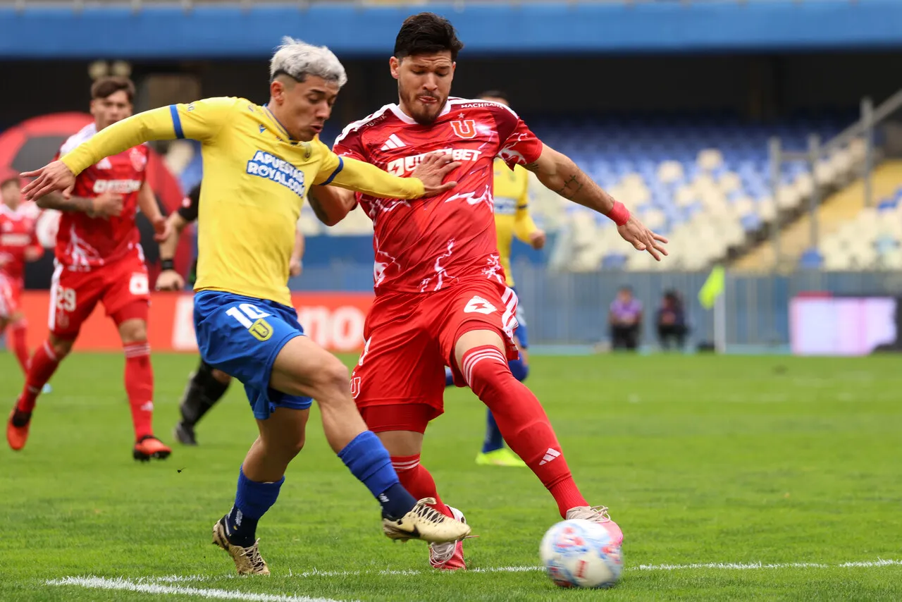 Yáñez le cayó con todo a Tamayo | Foto: Photosport