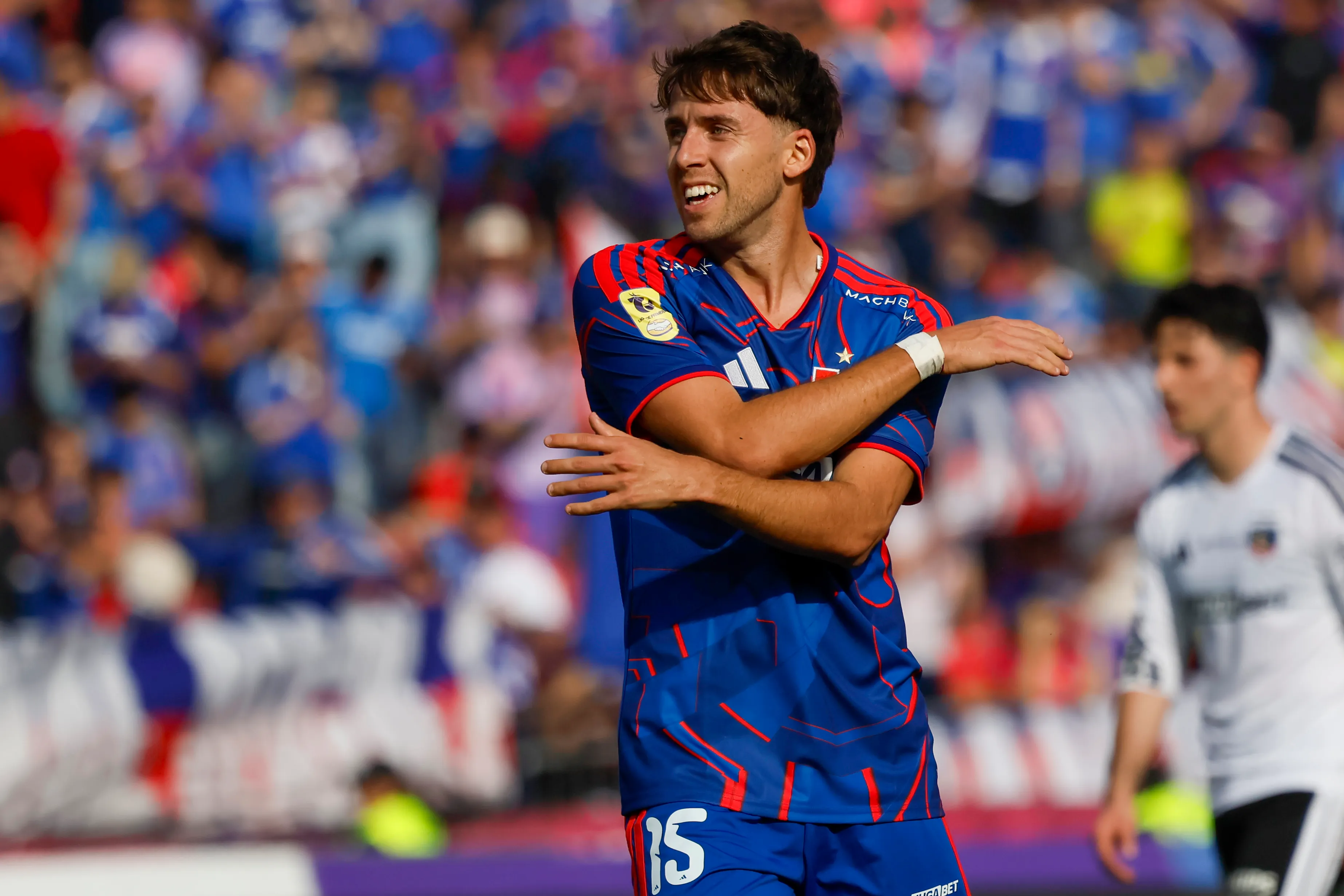 Gonzalo Fouillioux exige a Tobías Reinhart en Universidad de Chile. (Imagen: Photosport)