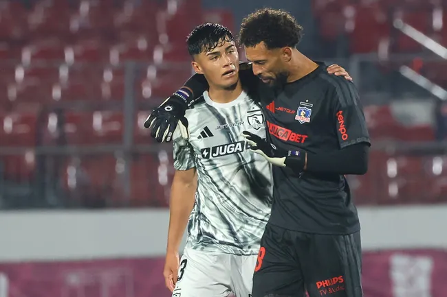 Vozinha y Alonso Olguín volerían a ser titulares en Colo Colo. (Foto: Jonnathan Oyarzún/Photosport)
