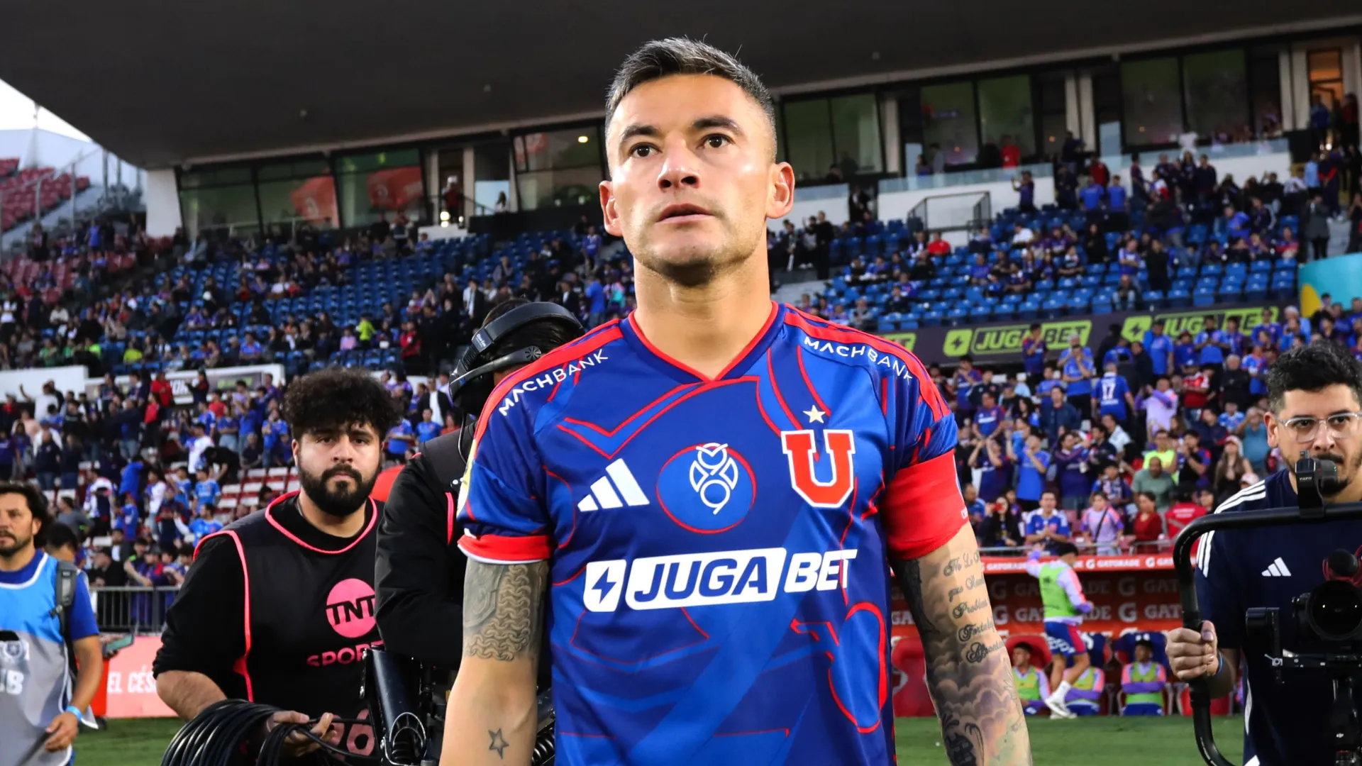 Charles Aránguiz instala el suspenso en Universidad de Chile. (Imagen: Photosport)